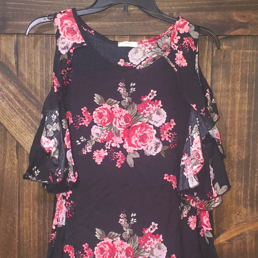Black/pink floral cold shoulder blouse